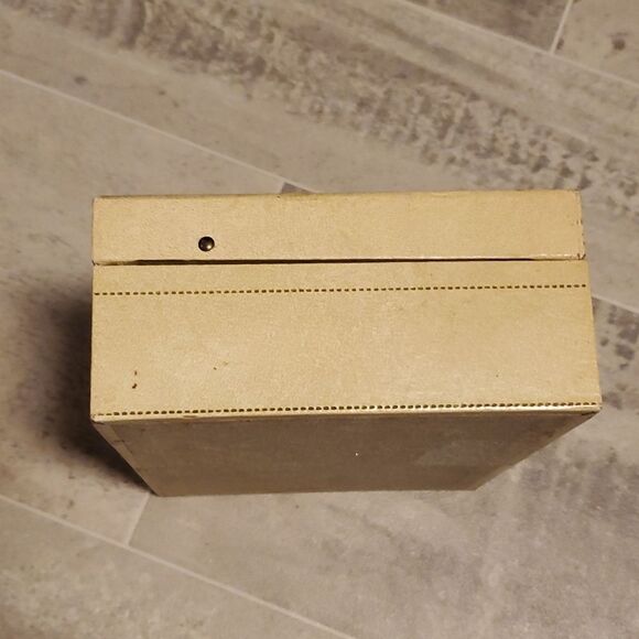 Vintage Small Mele Ivory Jewelry Box w/Pink Crushed Velvet Lining - Picture 4 of 10